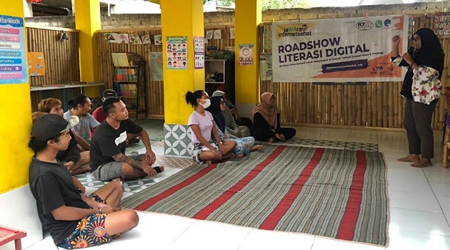 Literasi Digital Inklusif Jawara Internet Sehat Lombok di Gili Trawangan